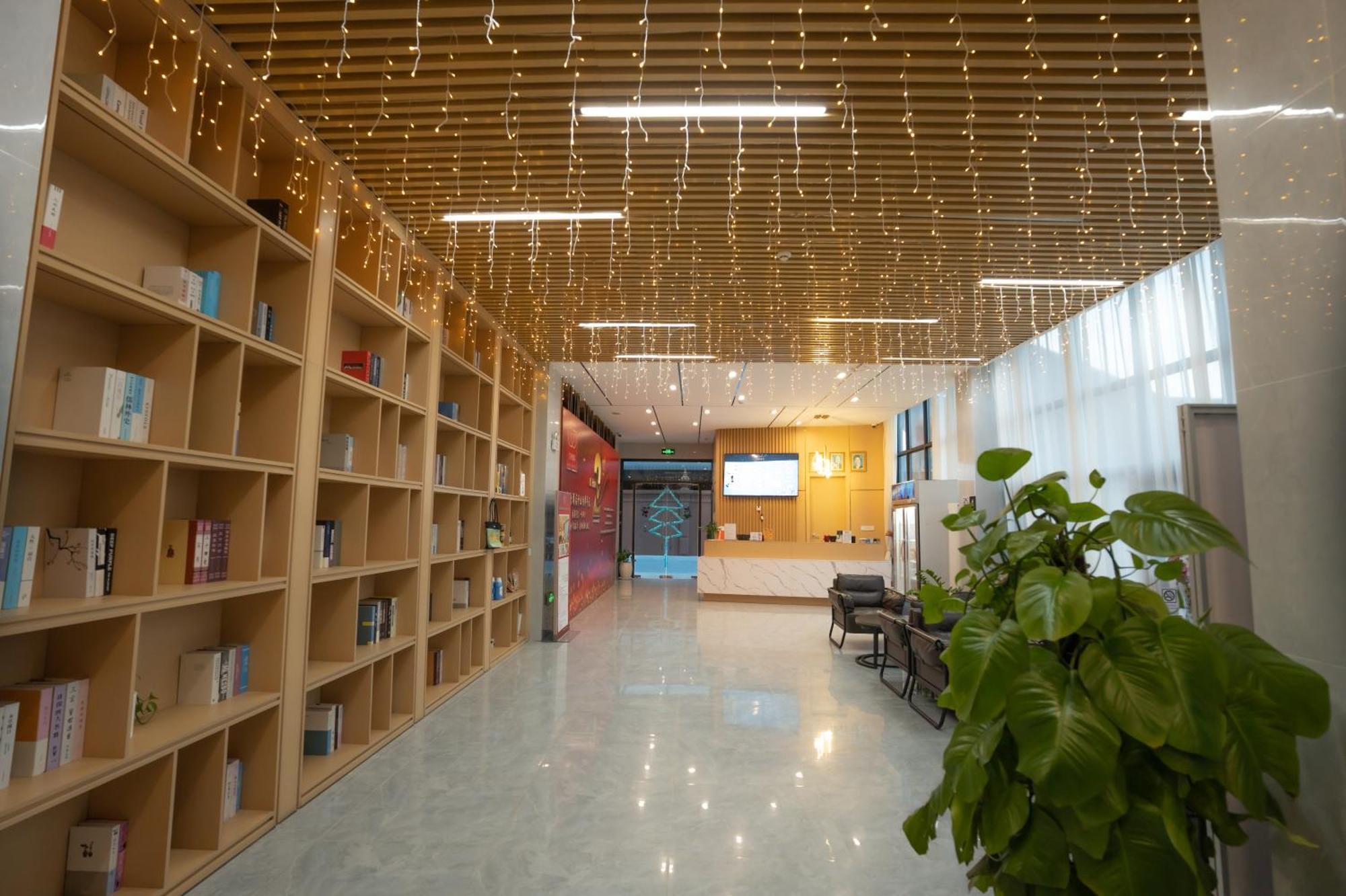 Ark Hotel Phnom Penh Esterno foto